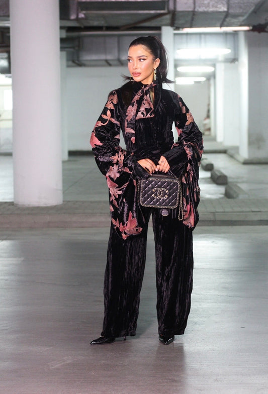 Rosy black velvet