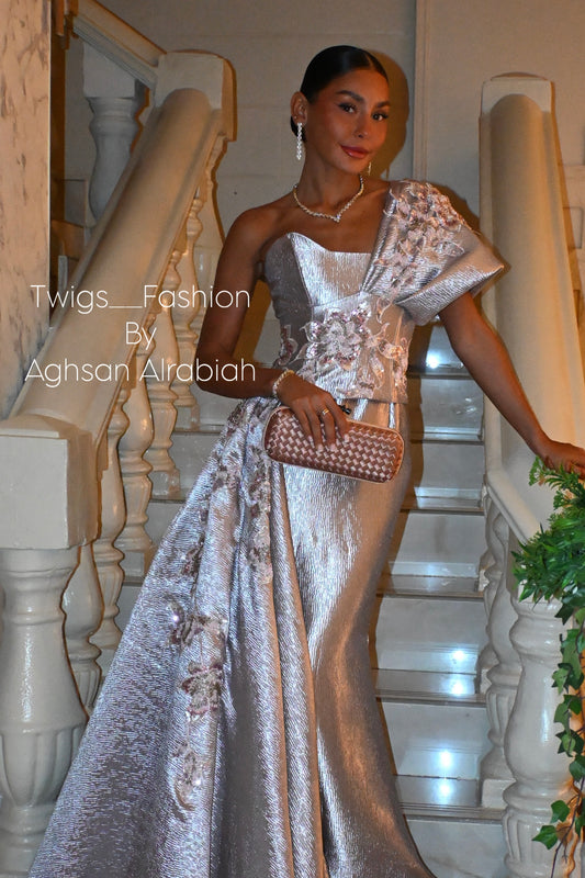 One_shoulder silver gown