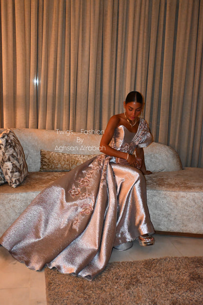 One_shoulder silver gown